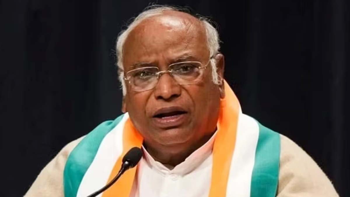 શું ગંગામાં ડુબકી લગાવવાથી ગરીબી દૂર થઈ જશે? સંગમમાં ભાજપ નેતાઓની ડુબકી પર ખડગેનો કટાક્ષ