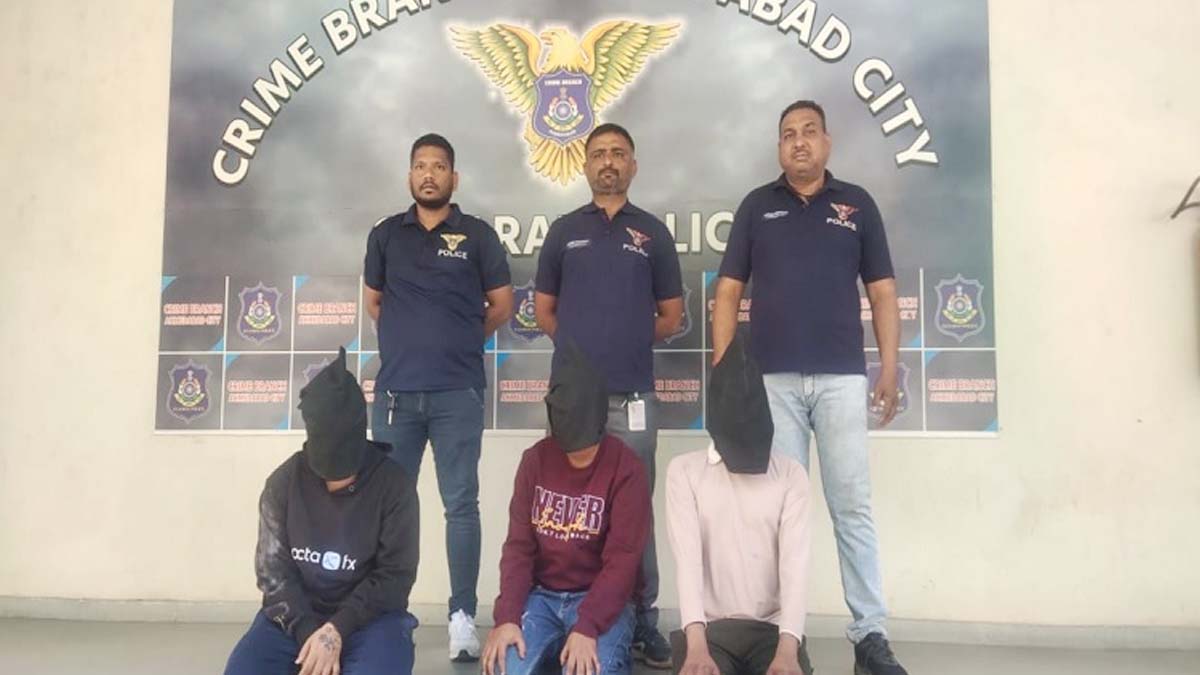 અમદાવાદ: દેશ-વિદેશની ઈ-કોમર્સ વેબસાઈટ હેક કરીને ફ્રોડ કરનારી ટોળકી પોલીસના સકંજામાં, 6 લાખનો મુદ્દામાલ જપ્ત